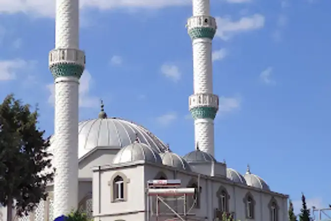 İzmir Karabağlar Kavaklıpınar Cami kapak görseli