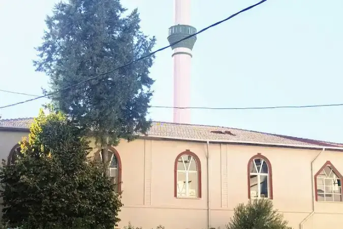 İzmir Karabağlar Yumurtacı Ahmet Akdeniz Üçkuyular Cami kapak görseli