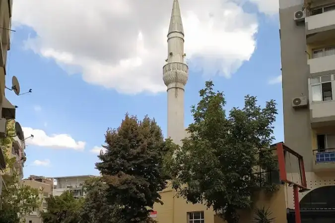 İzmir Karabağlar Yeşilyurt Çiftlik Merkez Cami kapak görseli