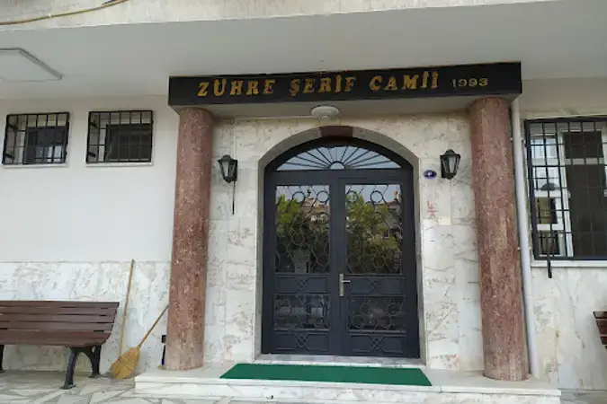 İzmir Karabağlar Zühre-i Şerif Camii kapak görseli