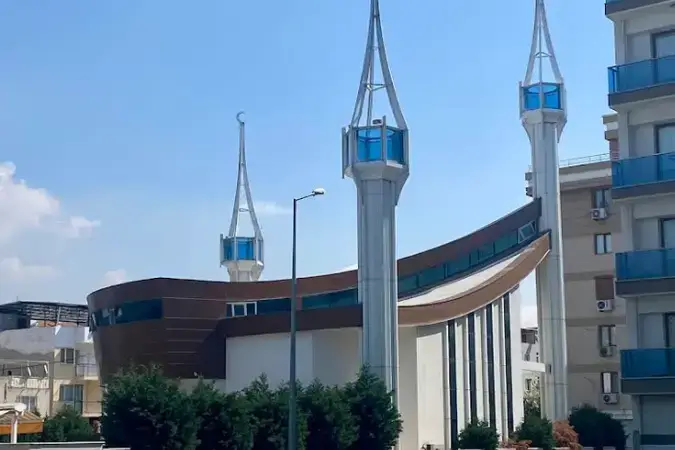 İzmir Karşıyaka Dinleten Cami kapak görseli