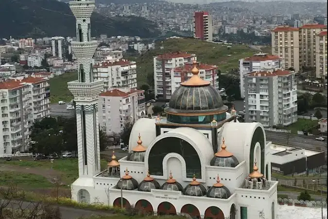 İzmir Karşıyaka Hacı Hatice Bahriye Yağcı Camii kapak görseli
