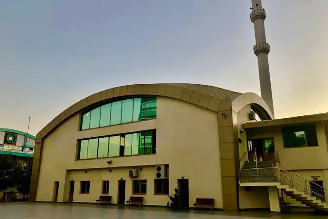 İzmir Karşıyaka Hacı İhsan Gültekin Camii kapak görseli