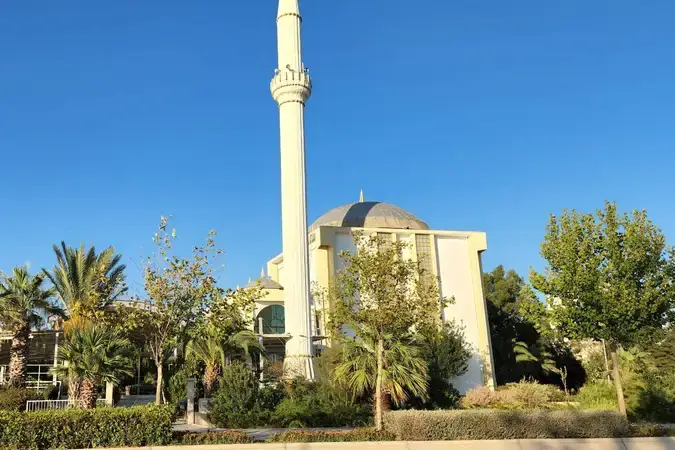 İzmir Karşıyaka Hacı Mustafa Beşikçioğlu Cami kapak görseli