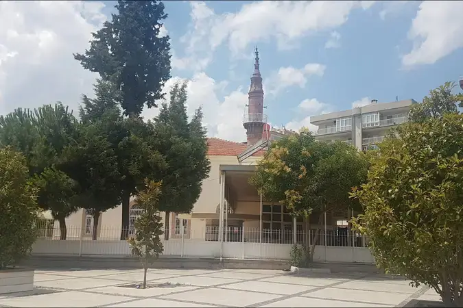 İzmir Karşıyaka Soğukkuyu Cami (Çömezzade Hacı Mehmet Cami) kapak görseli