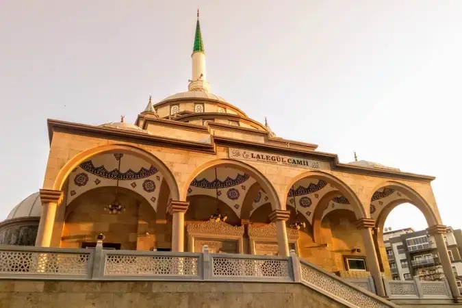 İzmir Karşıyaka Şemikler Lalagül Cami kapak görseli