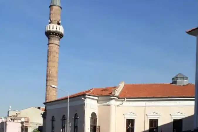 İzmir Konak İkiçeşmelik Cami kapak görseli