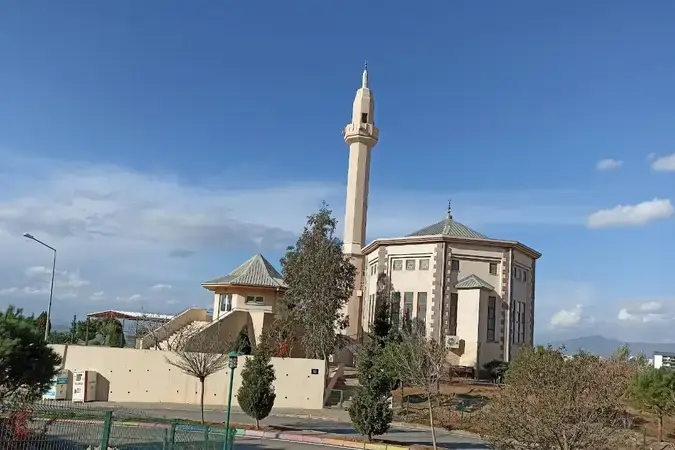 İzmir Menemen Gazi Mahallesi Toki Cami kapak görseli