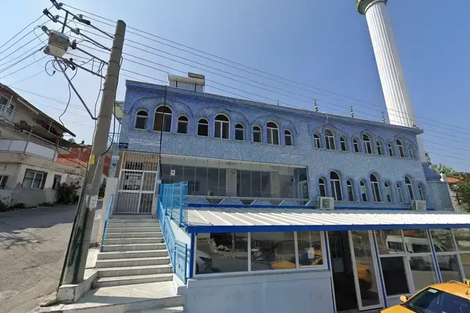 İzmir Narlıdere Atatürk Mahallesi Çınar Cami kapak görseli