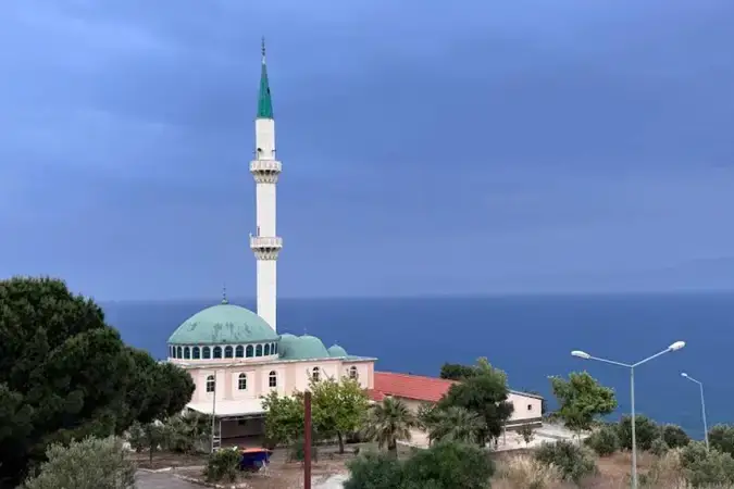 İzmir Seferihisar Zümrütevler Cami kapak görseli