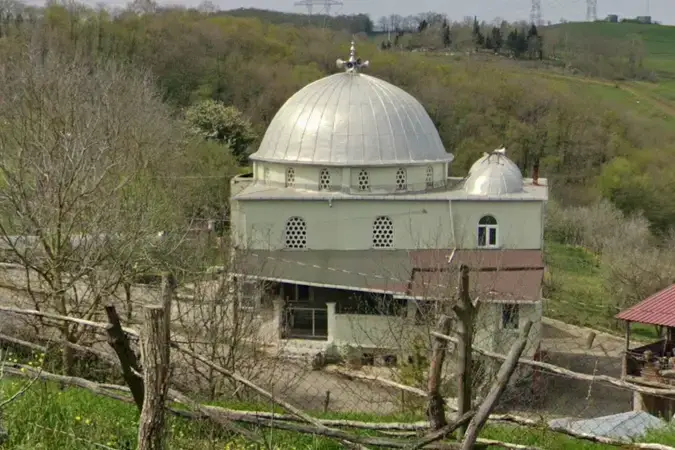 Kocaeli Derince Geredeli Mahallesi Alacakese Cami kapak görseli