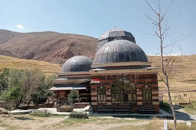 Ahmed-i Hani Turbe Cami kapak fotoğrafı