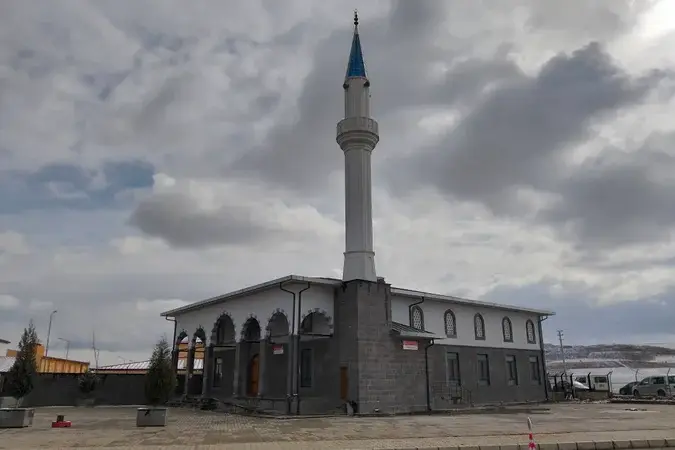 Adalet Cami kapak fotoğrafı