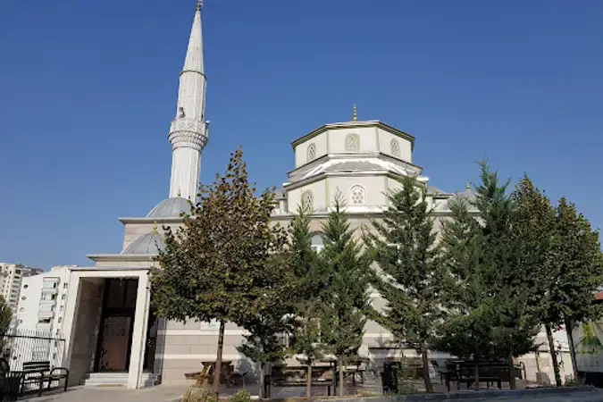 Yıldız Ersin Cami kapak fotoğrafı