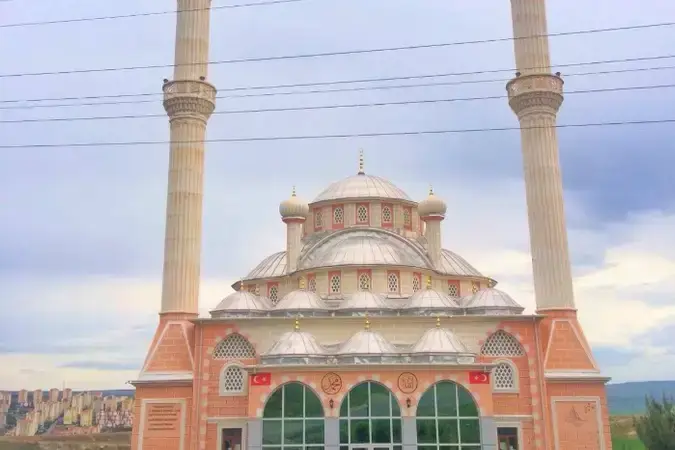 Yukari Yurtcu Mh. Cami kapak fotoğrafı