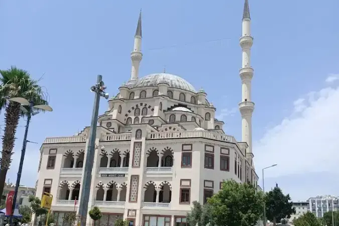 Merkez Cami kapak fotoğrafı