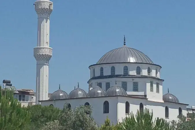 Nur Cami kapak fotoğrafı