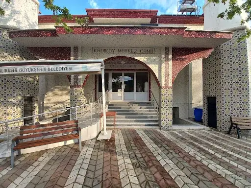 Kadikoy Merkez Cami kapak fotoğrafı