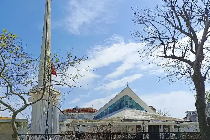 Kınalıada Cami kapak fotoğrafı