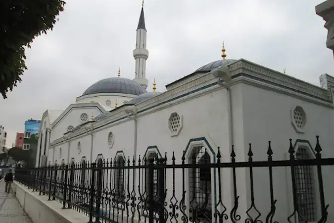 Mahmutbey Hicret Cami kapak fotoğrafı
