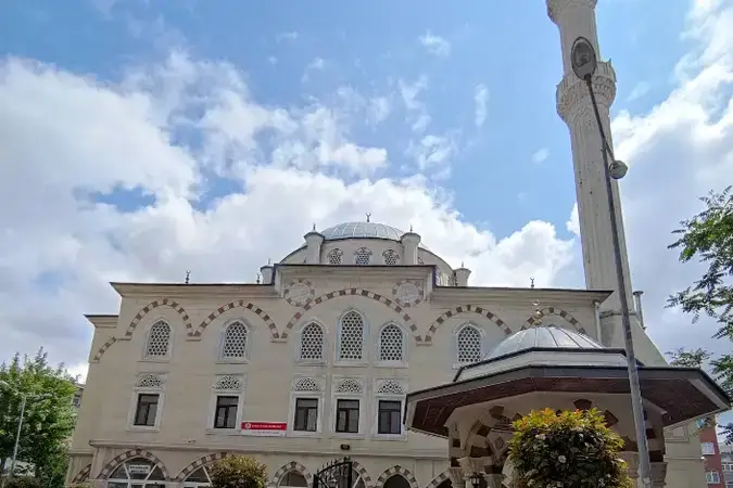 Yenibosna Selçuk Hatun Cami kapak fotoğrafı