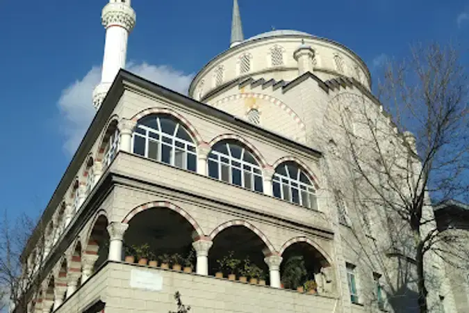 Yunus Emre Cami kapak fotoğrafı