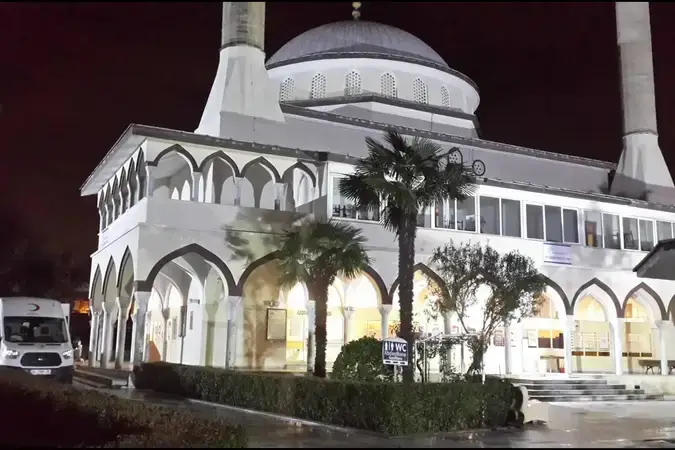 Ortaçeşme Merkez Cami kapak fotoğrafı