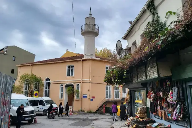 Tomtom Kaptan Cami kapak fotoğrafı
