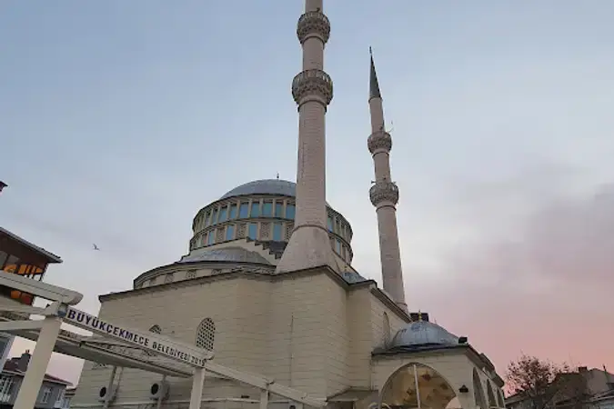 Büyükçekmece Merkez Cami kapak fotoğrafı
