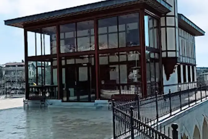 Güzelbahçe Cami (Topbaş Cami) kapak fotoğrafı