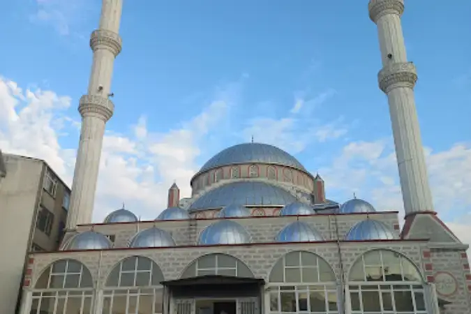 Uhut Cami kapak fotoğrafı
