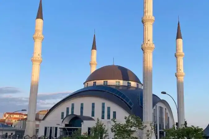 Kıraç Merkez Cami kapak fotoğrafı