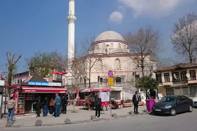 Kemerburgaz Merkez Cami kapak fotoğrafı
