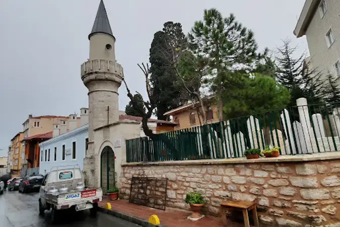 Üçbaş Nurettin Hamza Cami kapak fotoğrafı