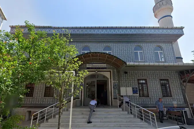 Nur Cami kapak fotoğrafı