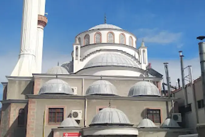 Üçyüzlü Çeşme Cami kapak fotoğrafı