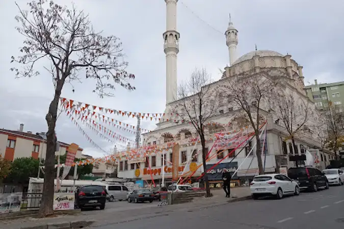 Uğur Mumcu Yunus Emre Cami kapak fotoğrafı
