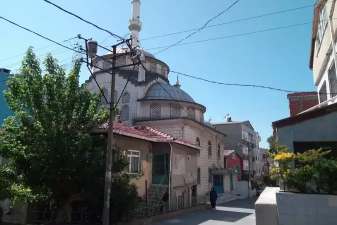 Kanarya Yunus Emre Cami kapak fotoğrafı