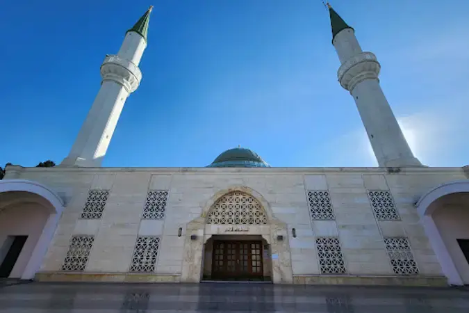Hafız İhsan ve Hacı Şükran Özokur Cami kapak fotoğrafı