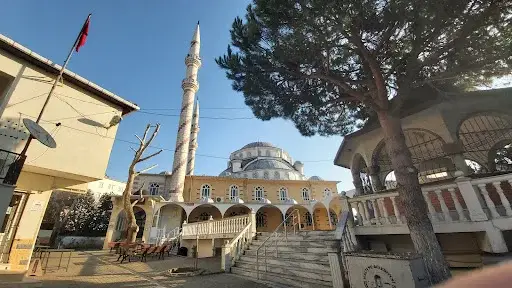 Esenkent Fatih Cami kapak fotoğrafı