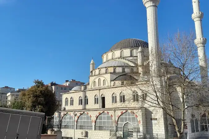 Zümrütevler Merkez Cami kapak fotoğrafı