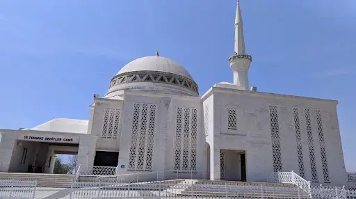 15 Temmuz Şehitler Cami kapak fotoğrafı