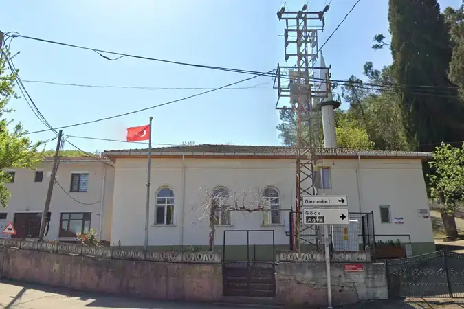 Geredeli Mahallesi Aşağı Hatipler Cami kapak fotoğrafı