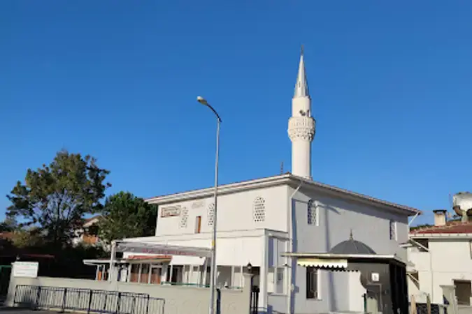 Şirin Pehlivan Çeşme Cami kapak fotoğrafı