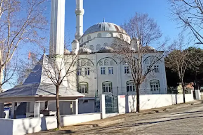 Esentepe Cami kapak fotoğrafı