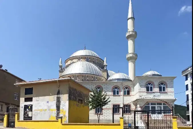 Uhud Cami kapak fotoğrafı
