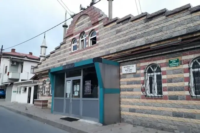 Nur Cami kapak fotoğrafı