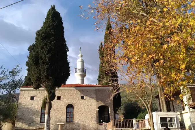 Yeniköy Mahallesi Yukarı Cami kapak fotoğrafı