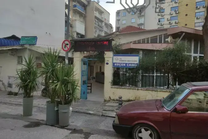 Küçük Cami kapak fotoğrafı