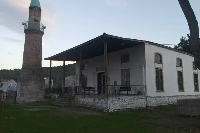 Merkez Mahallesi Eski Emiralem Cami kapak fotoğrafı